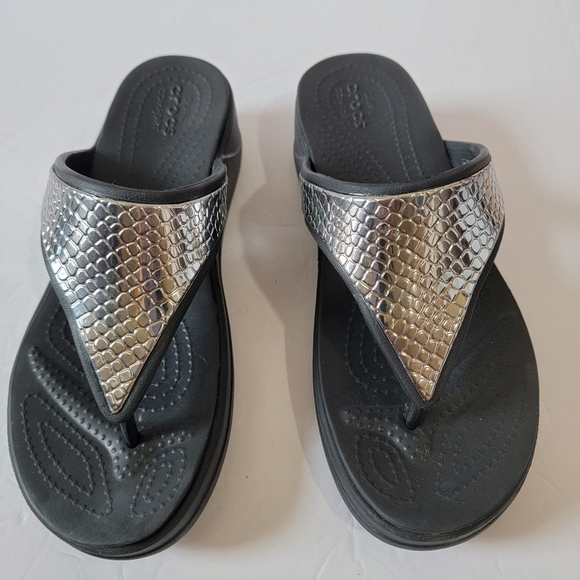 Crocs Monterey Hammered Metallic Wedge Flip Sandals  Womens Sz 7 Comfort Casual - Picture 2 of 10